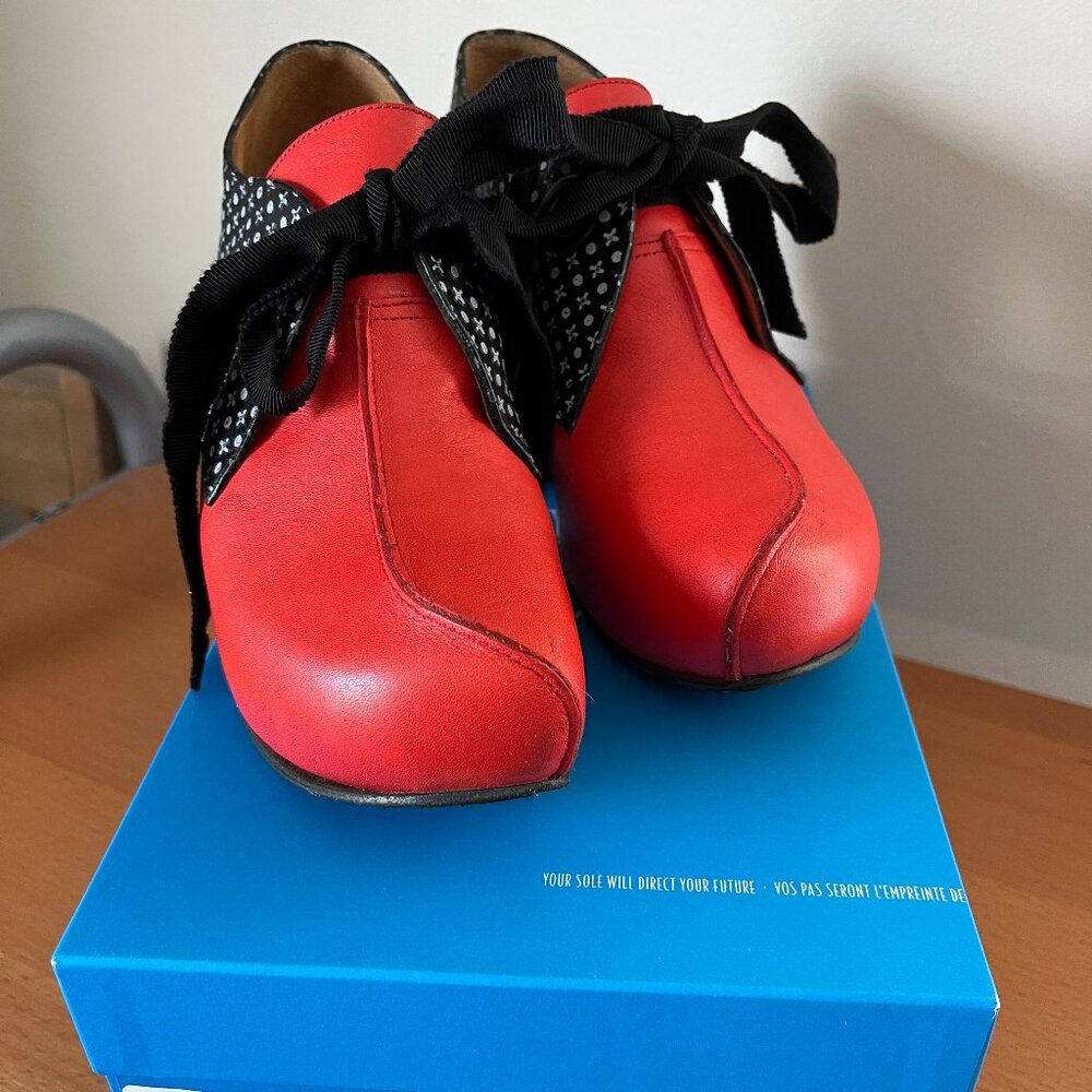 Fluevog Prepare Pledge - tomato red orange w xo b&w accent, ribbon tie - 9.5